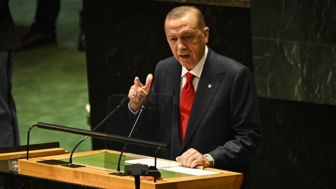 Recep Tayyip Erdogan török elnök az ENSZ-Közgyűlés 78. ülésszakának általános vitáján beszél a világszervezet New York-i székházában 2023. szeptember 19-én.