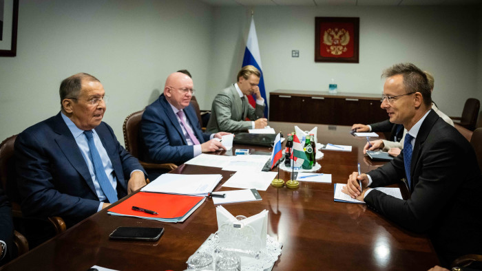 Oroszország készen áll arra, hogy a békéről tárgyaljon - Szijjártó Péter találkozott Szergej Lavrovval