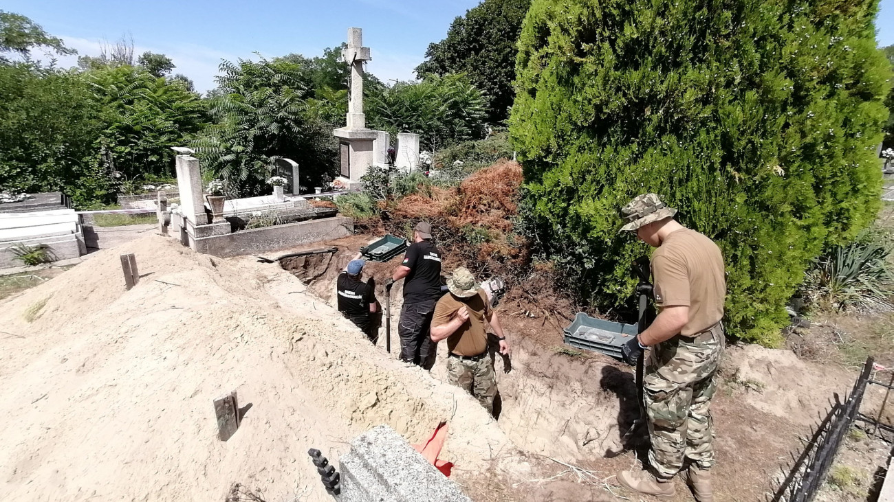 Magyar katonákat exhumáltak