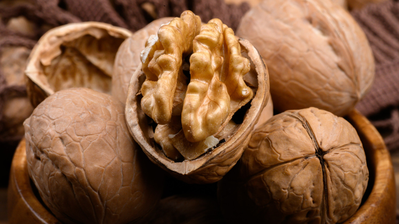 Ripe dry split walnut close up/Getty Images