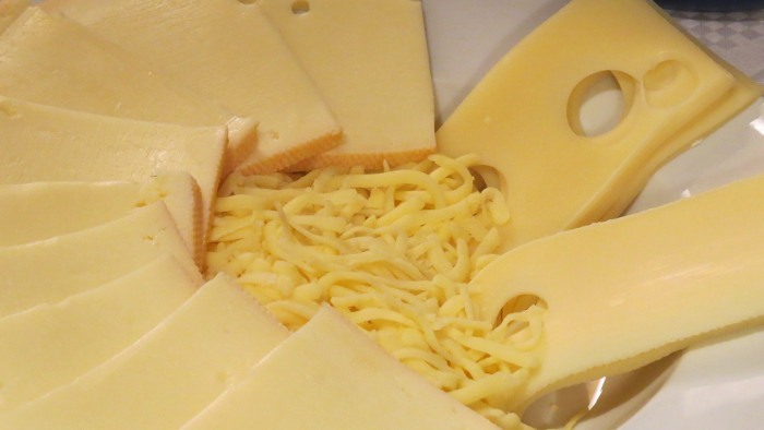 A túl olcsó külföldi tejek és sajtok miatt fújt riadót a NAK