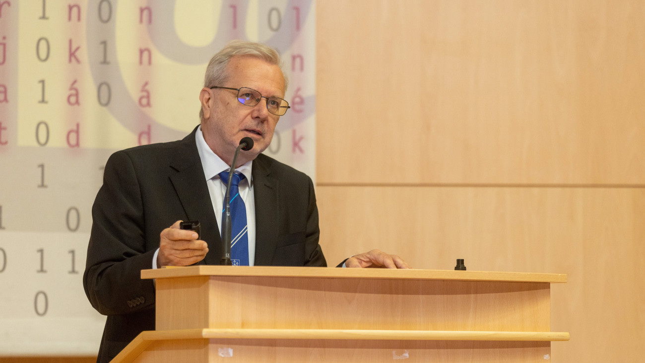 Gulyás Balázs: a két magyar Nobel-díj azt üzeni, hogy érdemes kutatni és a nemzetközi versenyben részt venni