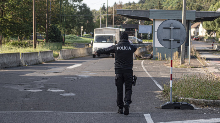 Megszűnt a szabad átjárás a szlovák-magyar határon
