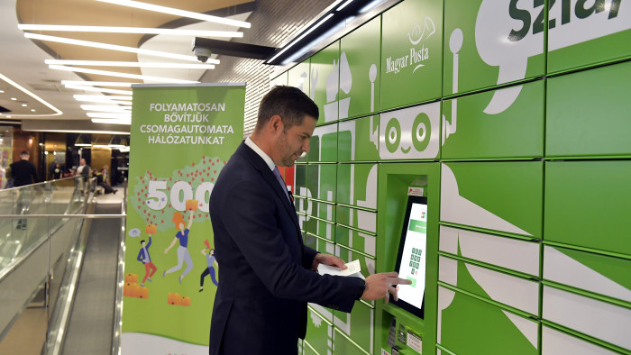 Már fél ezer új masinánál tart a Magyar Posta