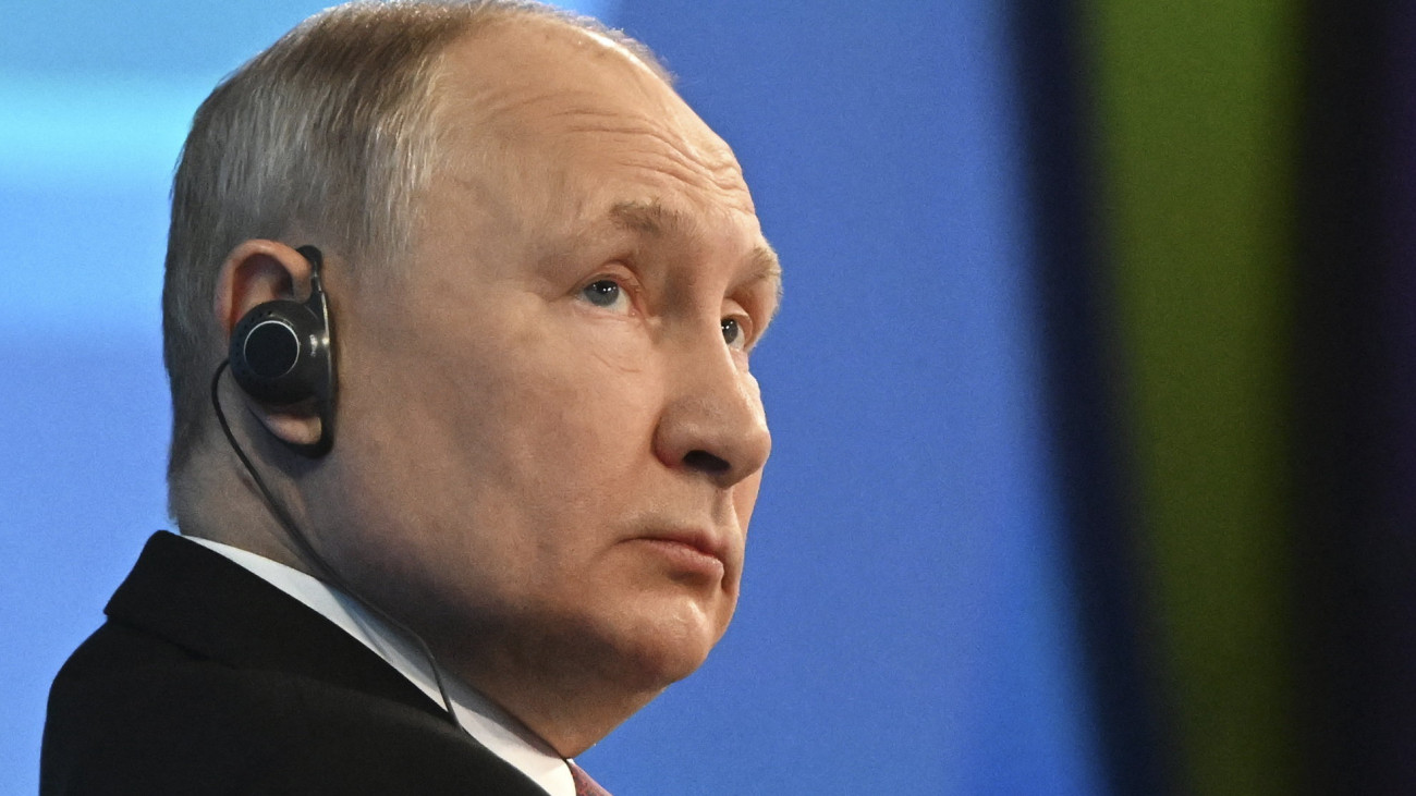 Vlagyimir Putyin orosz elnök részt vesz az Orosz Energiahét nevű nemzetközi konferencián Moszkvában 2023. október 11-én.