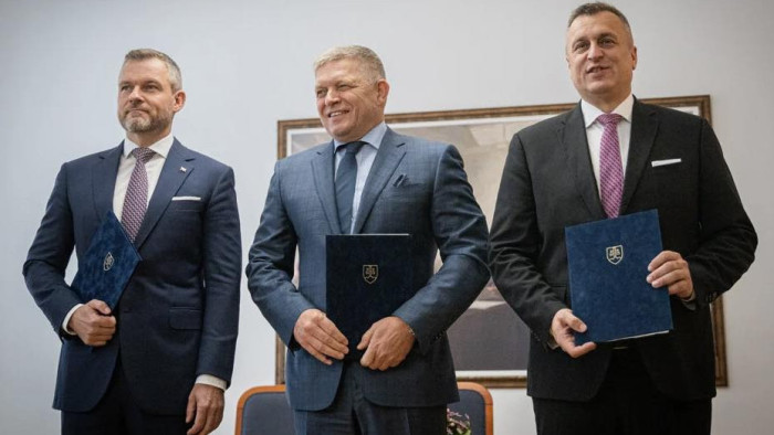 Az Európai Szocialisták felfüggesztették az új szlovák kormánykoalíció két pártjának tagságát