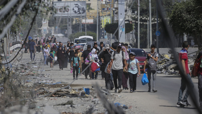 Lejár a határidő, de még mindig több mint félmillió ember van Gáza északi részén
