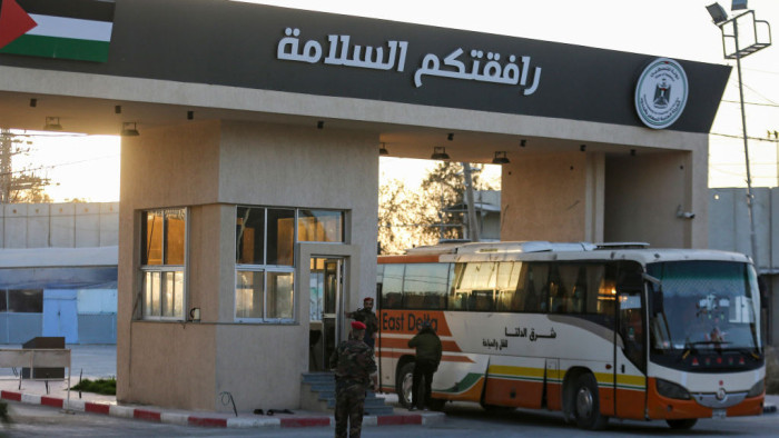 Megállapodás: a külföldiek elhagyhatják Gázát Rafahnál