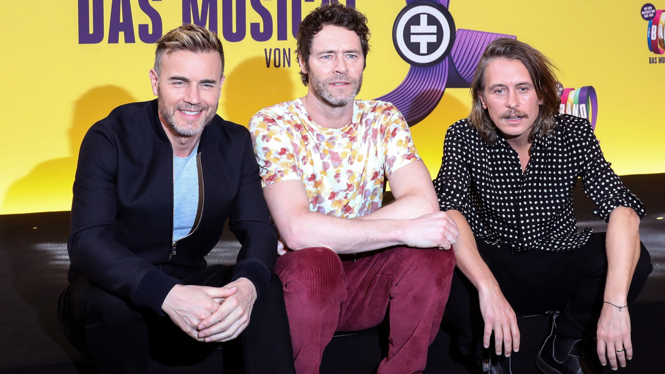 Gary Barlow, Howard Donald és Mark Owen, a Take That brit popegyüttes tagjai (b-j) a The Band című musical németországi próbája előtt Berlinben 2019. április 1-jén. Az együttes slágereit felvonultató musicalt 2017-ben mutatták be az Egyesült Királyságban.