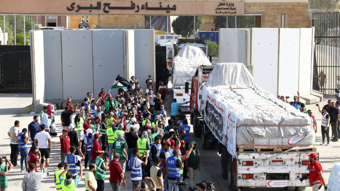 Újabb segélykonvoj érkezett Egyiptomból a Gázai övezetbe