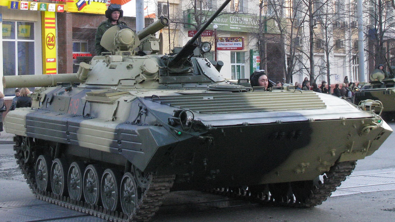 Orosz BMP-2 lövészpáncélos. Forrás: Wikipédia