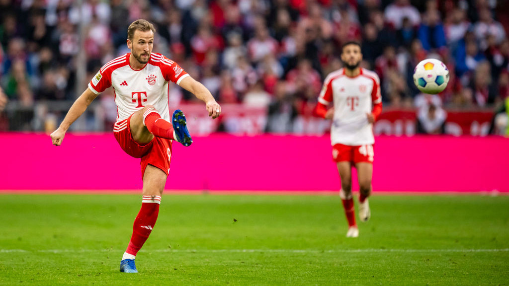 MUNICH, GERMANY - OCTOBER 28: Harry Kane of FC Bayern Muenchen runs with the ball during the Bundesliga match between FC Bayern Muenchen and SV Darmstadt 98 at Allianz Arena on October 28, 2023 in Munich, Germany. (Photo by Kevin Voigt/Getty Images)