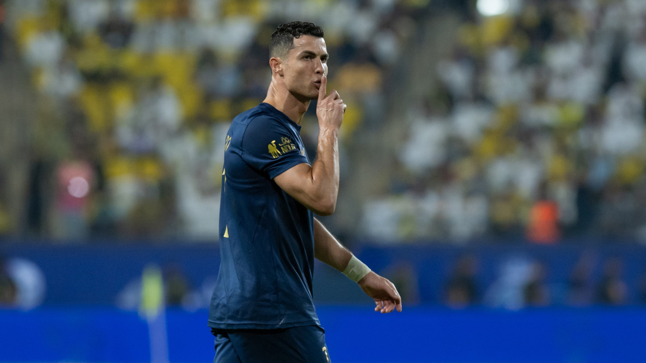 RIYADH, SAUDI ARABIA - OCTOBER 31: Cristiano Ronaldo of Al Nassr reacts in response the chants of Al-Ettifaq fans during Saudi Arabia Kings Cup football match between Al Nassr and Al-Ettifaq at Al-Awwal Park, in Riyadh, Saudi Arabia on October 31, 2023. (Photo by Mohammed Saad/Anadolu via Getty Images)