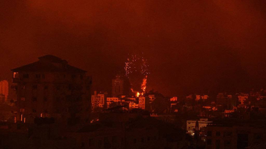 Éjszakai csata Gázában. Forrás: X / TIMES OF GAZA