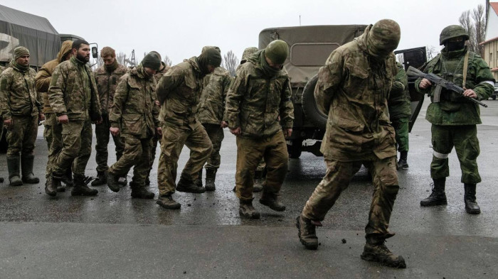 Ukrán hadifoglyokból álló zászlóaljat állít ki az orosz hadsereg