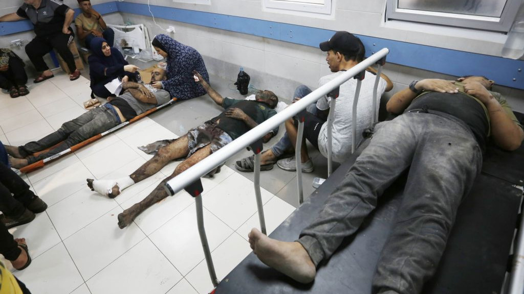 GAZA CITY, GAZA - OCTOBER 27: (EDITORS NOTE: Image depicts graphic content) People injured after Israeli attacks, are taken to Al-Shifa Hospital as Israeli attacks continue on 21st day of clashes in Gaza City, Gaza on October 27, 2023. (Photo by Ashraf Amra/Anadolu via Getty Images)