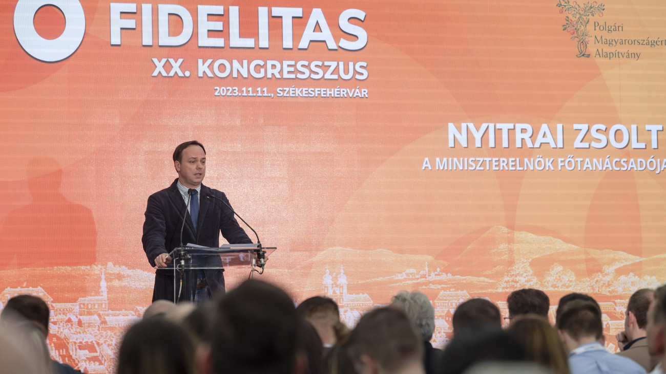 Nyitrai Zsolt, a miniszterelnök főtanácsadója beszédet mond a Fidelitas XX. kongresszusán a székesfehérvári Sóstói Stadionban 2023. november 11-én.
