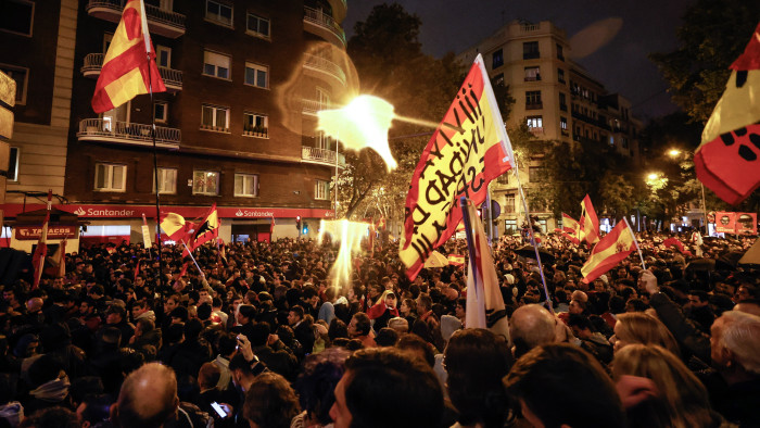 Sok helyen tüntettek a készülő katalán amnesztiatörvény miatt Spanyolországban