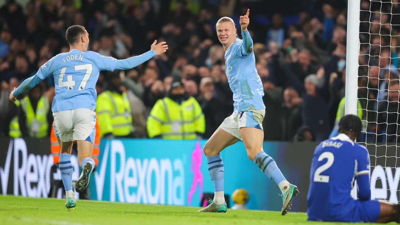 LONDON, ENGLAND - NOVEMBER 12: Erling Haaland of Manchester City celebrates with Phil Foden after scoring his sides third goal during the Premier League match between Chelsea FC and Manchester City at Stamford Bridge on November 12, 2023 in London, England. (Photo by James Gill - Danehouse/Getty Images)