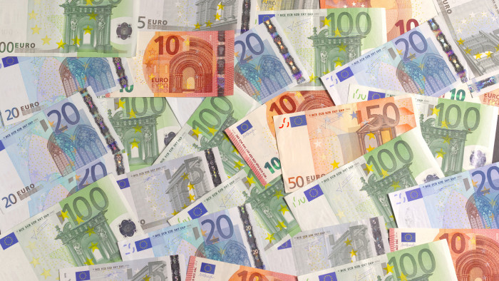 482 ezer forintnak megfelelő minimálbér jár a szlovénoknak