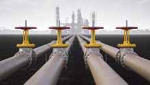 Két megoldása van a Molnak a Lukoil-ügyre, az egyik érzékenyen érintené a benzin árát is