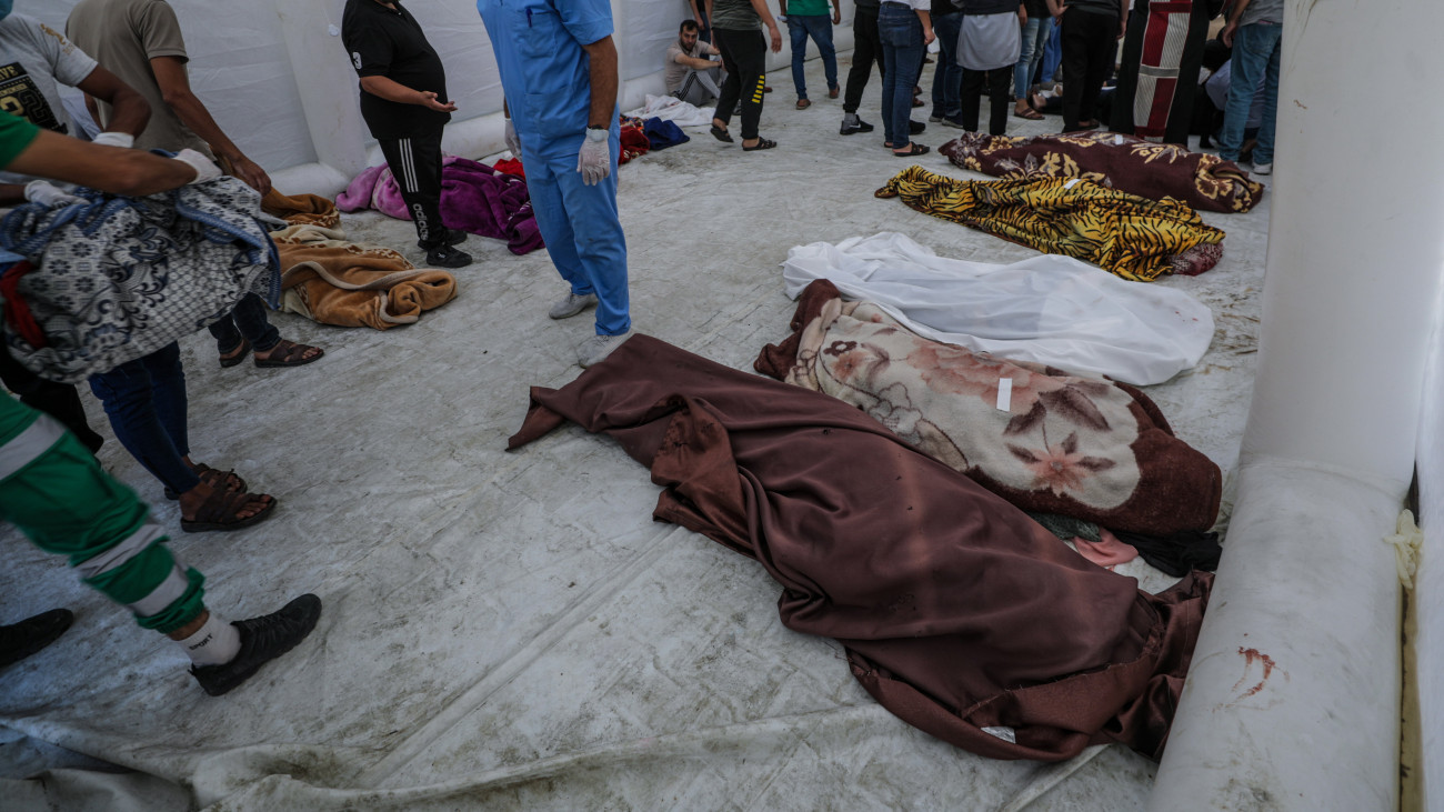 Az izraeli hadsereg behatolt az ostromlott gázai kórházba