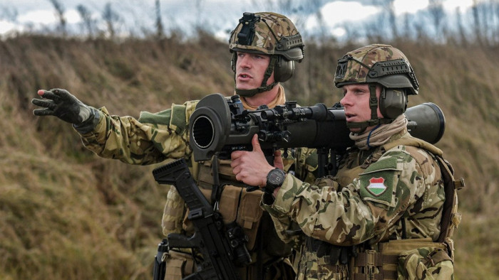 Előkerültek az éles lőszerek az Adaptive Hussars gyakorlaton - videó