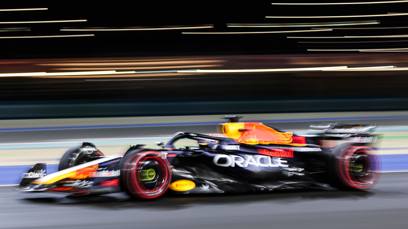 Kínai Nagydíj: Verstappené a Red Bull 100. pole pozíciója