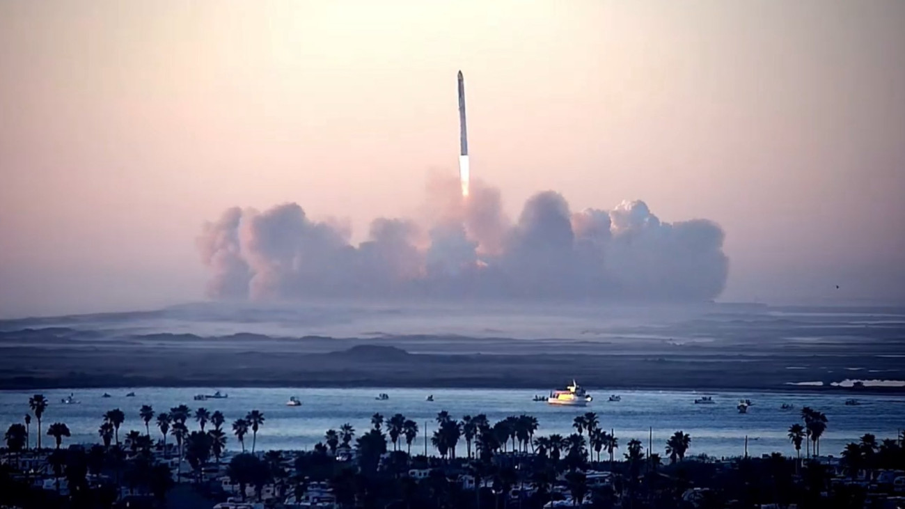 A SpaceX űripari vállalat Starship űrrakétájának indítása. Forrás: X / William Richter
