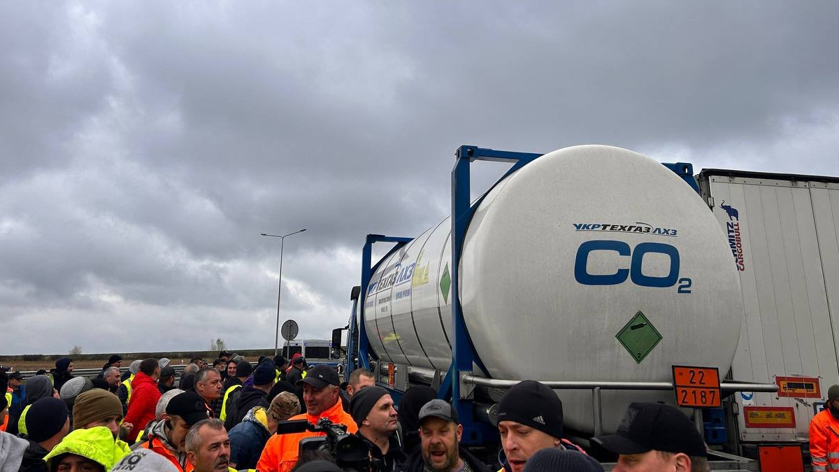 Óriási dugó a lengyel-ukrán határon a lengyel sofőrök sztrájkja miatt. Forrás: X / Oleksandr Kubrakov