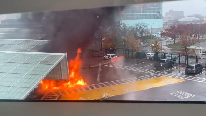 Felrobbant egy autó egy Amerika és Kanada közötti hídon, lezárták az átkelőket - videók