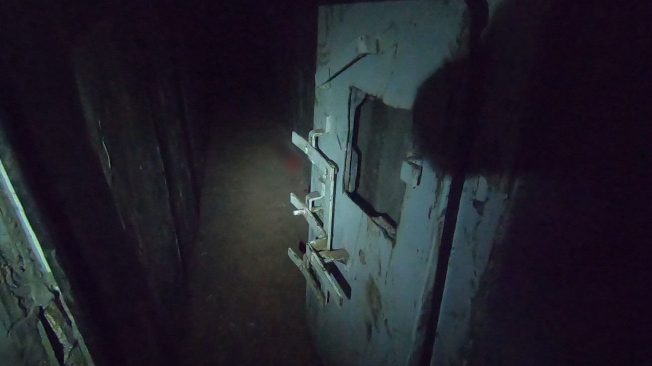 Ajtó egy Hamász alagútban. Forrás: X / Israel War Room