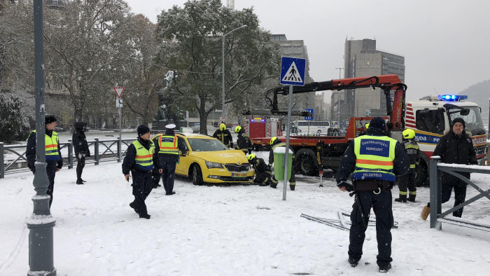 Máris terelni kell a budapesti buszokat a havazás miatt