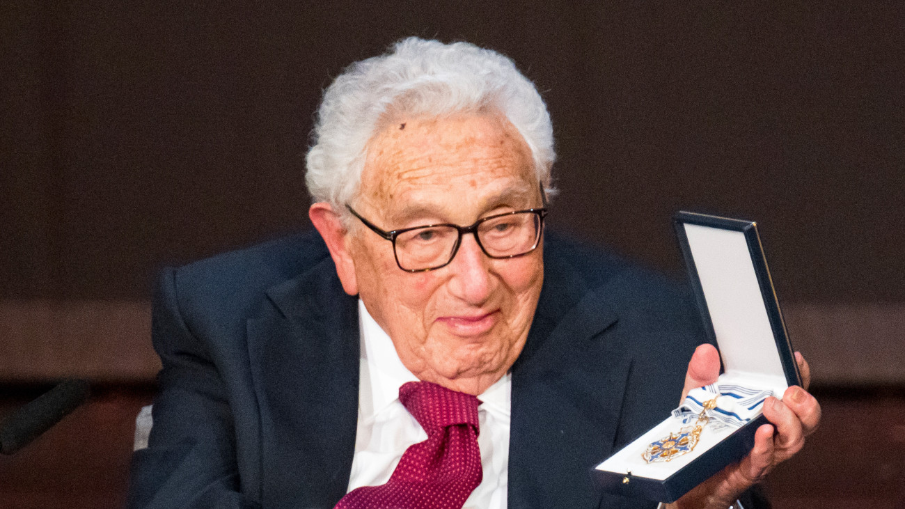 dpatop - 20 June 2023, Bavaria, FĂźrth: Henry Kissinger, former U.S. Secretary of State, holds the Bavarian Order of Maximilian during celebrations marking his 100th birthday. The order, the highest honor in the Free State, was presented to him earlier by Bavarias Minister President SĂśder. FĂźrth, the birthplace of ex-U.S. Secretary of State Kissinger, is holding a celebration to mark the 100th birthday of its honorary citizen. Photo: Daniel Vogl/dpa (Photo by Daniel Vogl/picture alliance via Getty Images)