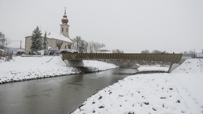 Lezártak egy frissen átadott, fontos szlovák-magyar hidat