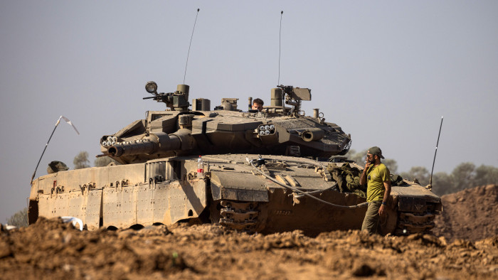 Izrael hadgyakorlatot kezd