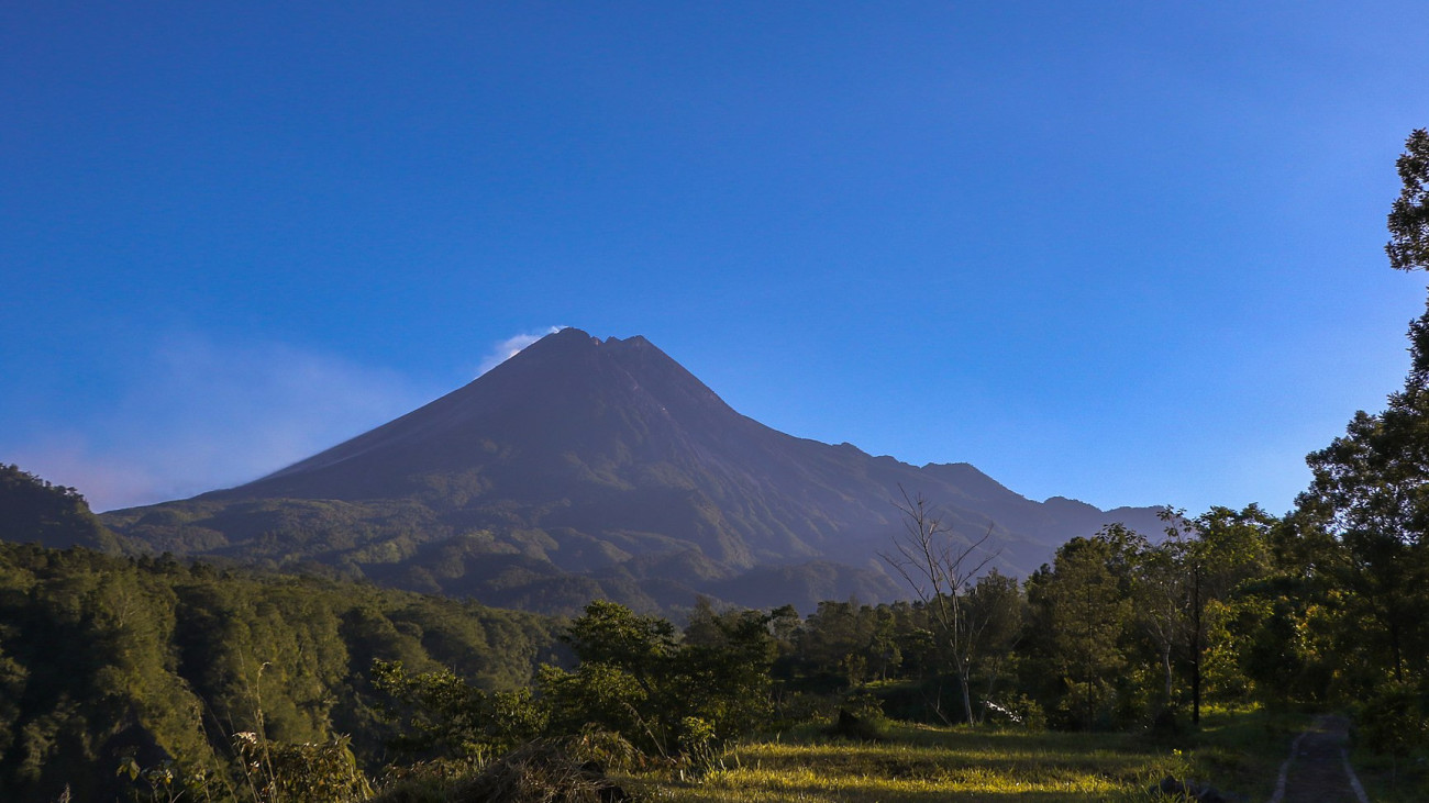 Az indonéziai Merapi vulkán. Forrás: Wikipédia