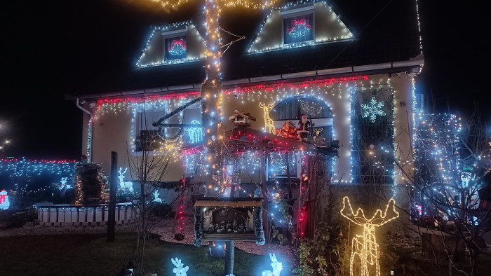 18 ezer lámpás csalogat - karácsonyi meseház világít Mezőtárkányban