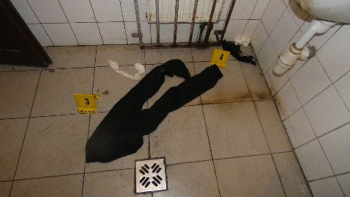 Alantas tettet követtek el a nő ellen a vasútállomás vécéjében
