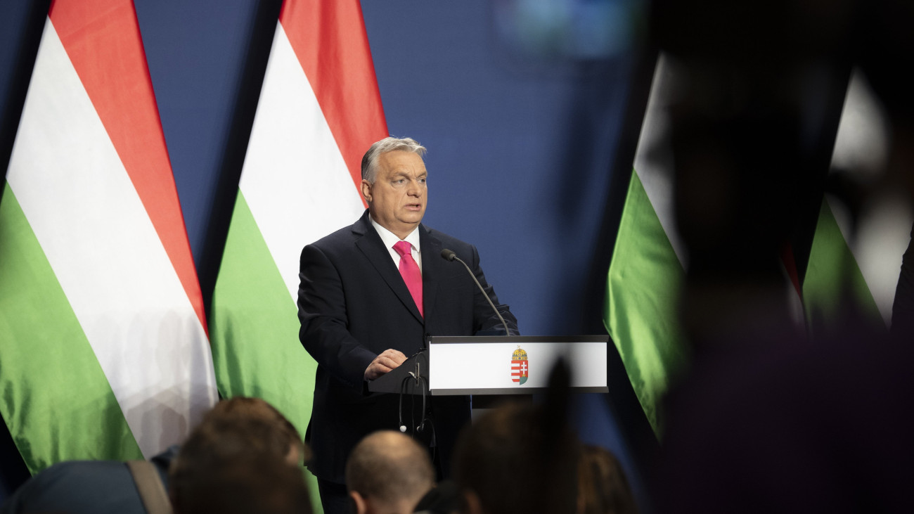 A Miniszterelnöki Sajtóiroda által közreadott képen Orbán Viktor miniszterelnök nemzetközi sajtótájékoztatót tart a Kormányinfó keretében a Karmelita kolostorban 2023. december 21-én.