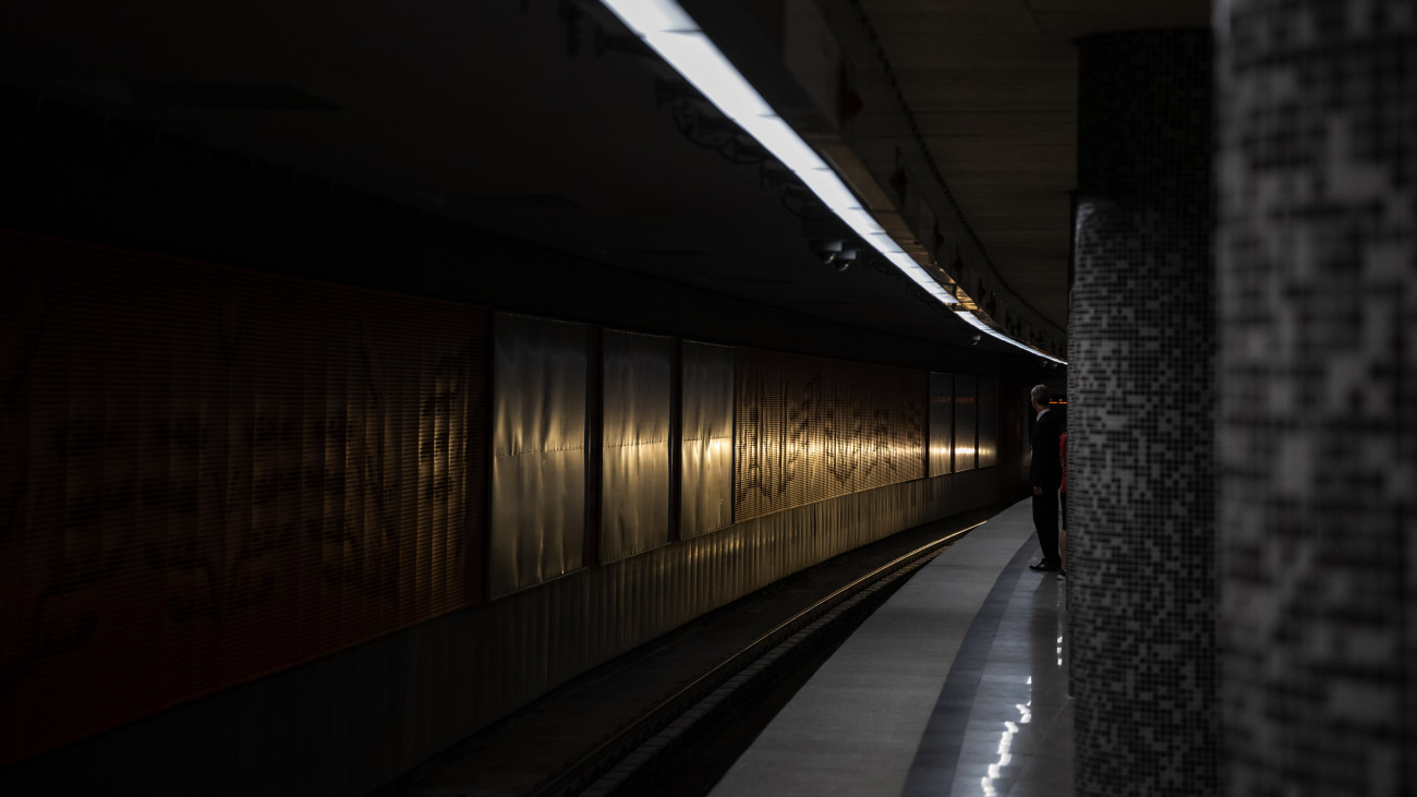 A 3-as metró felújított Nagyvárad téri állomása az avatás napján, 2023. május 22-én. Átadták a metróvonal Lehel téri és Nagyvárad téri, megújult állomásait, ezzel befejeződött a vonal öt és fél évig tartó rekonstrukciója.