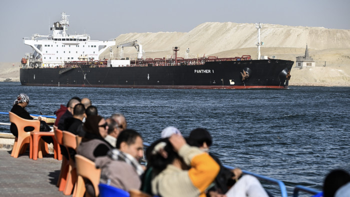 Romlik a helyzet: Irán hadihajót küldött a Vörös-tengerre, a britek is lépnének