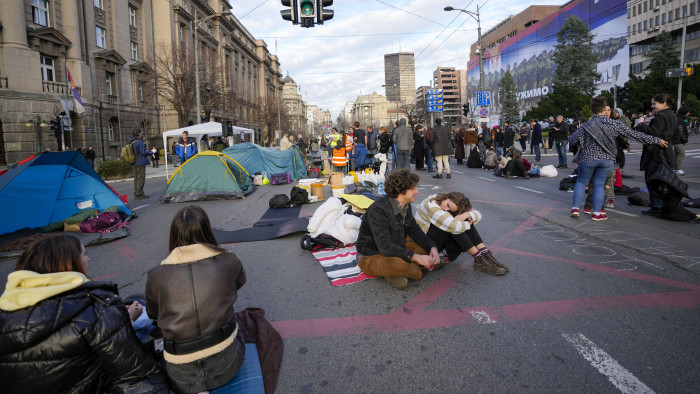December óta odafagytak a tüntetők Belgrád utcáira – olvadás nem várható
