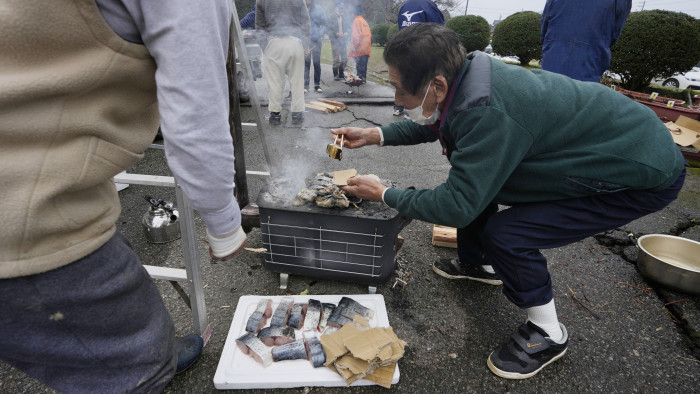 Újabb természeti csapások fenyegetik a japán földrengés túlélőit