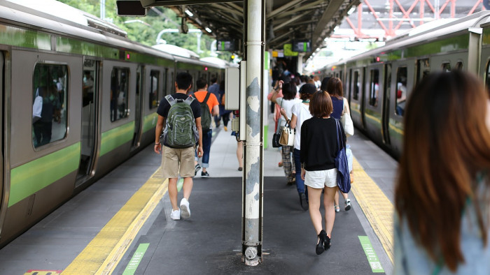 Késes ámokfutásba kezdett egy nő a tokiói metrón