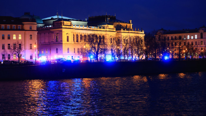 Pánikgomb is jöhet a prágai lövöldözés után