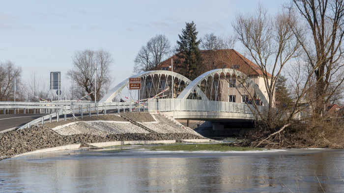 Újabb közvetlen kapcsolat Szlovákiával - fotók az új hídról