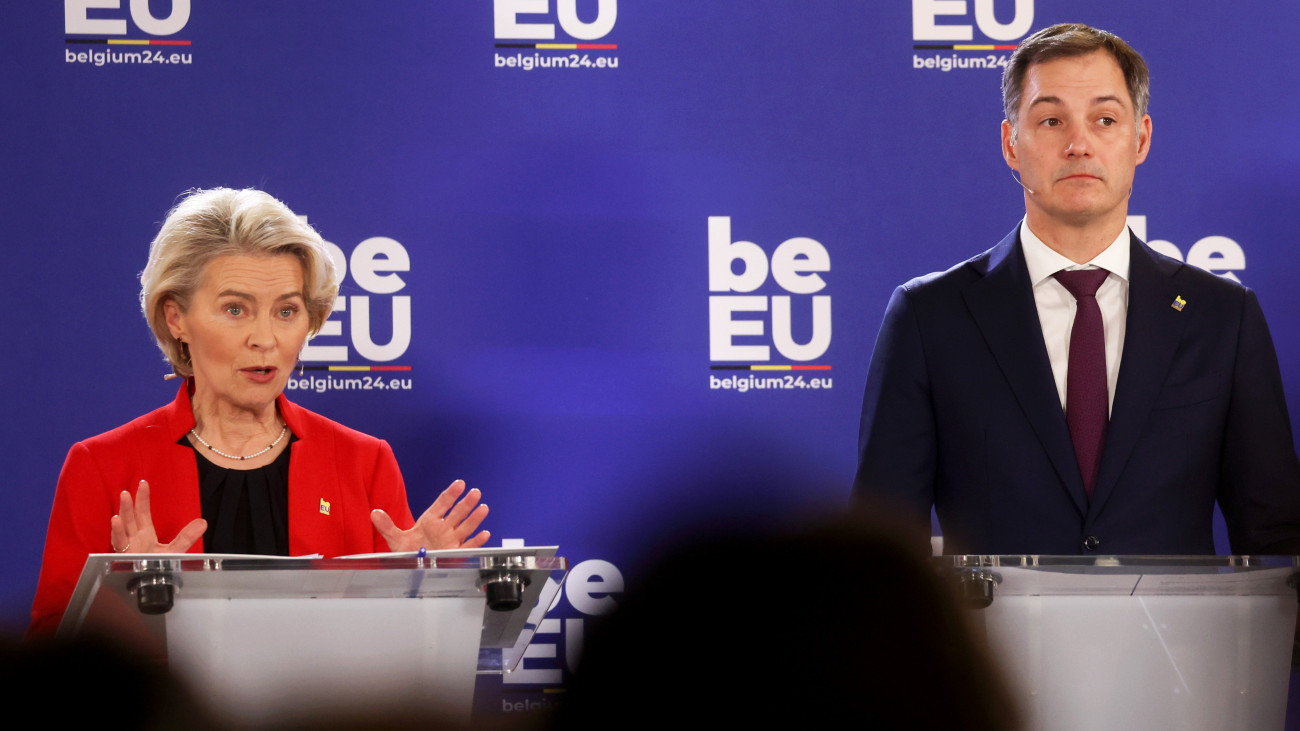 Brüsszel, 2024. január 5.Alexander De Croo belga miniszterelnök és Ursula von der Leyen, az Európai Bizottság elnöke a belga EU-elnökség alkalmából tartott brüsszeli ünnepséget követő sajtóértekezleten 2024. január 5-én. Belgium január 1-jétől június 30-ig tölti be az Európai Unió Tanácsának soros elnöki tisztségét.