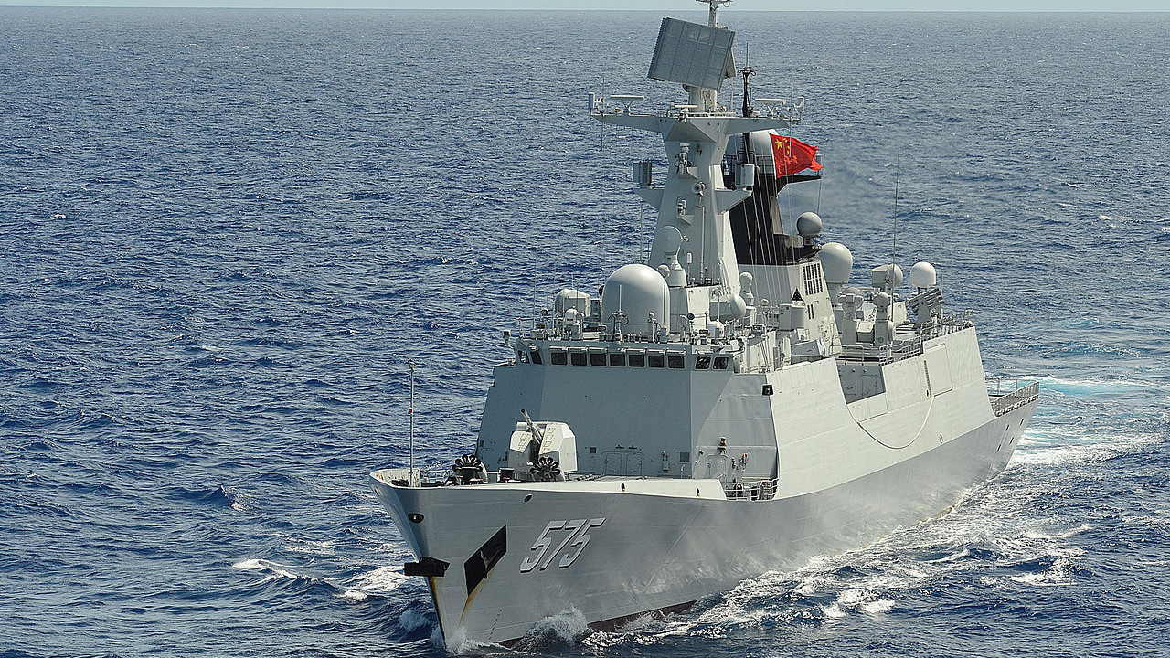 A kínai haditengerészet Type 054A osztályú, rakétás fregattja. Forrás: Wikipédia