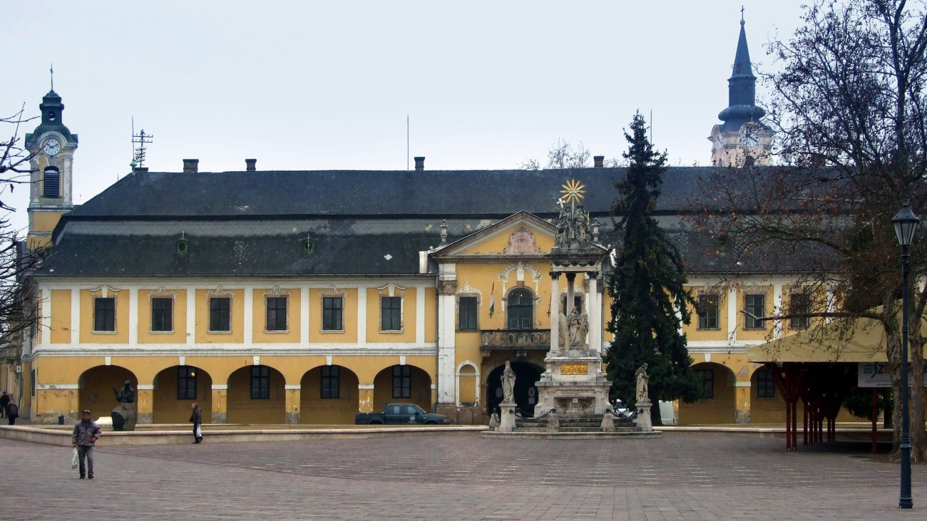 A Városháza barokk épülete a város főterén, a Széchenyi tér 1-ben. 1773-ban épült, Vak Bottyán kuruc generális egykori lakóháza helyére.  MTVA/Bizományosi: Jászai Csaba  *************************** Kedves Felhasználó!